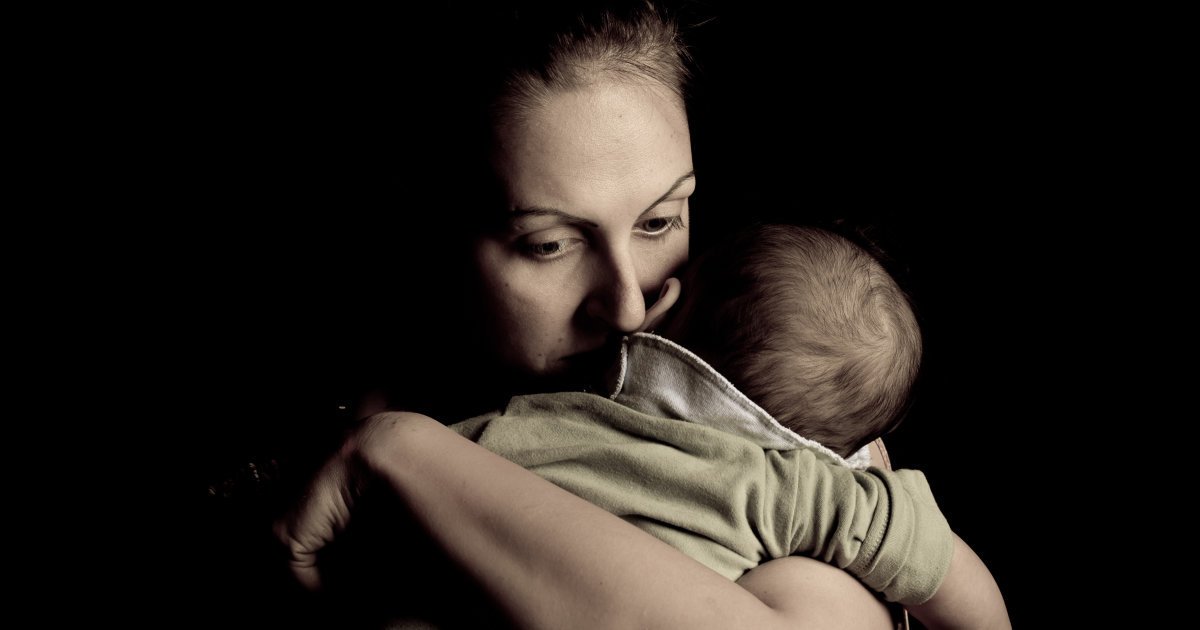 mãe sofre, sofrimento materno