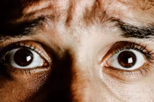 brown eyes of scared young person fobia social no psico.online